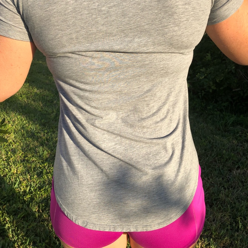 Lululemon tee - Picture 5 of 5